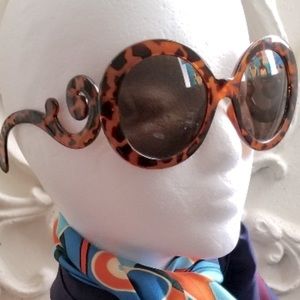 VINTAGE Tortoiseshell Baroque Swirl Oversized Sunglasses